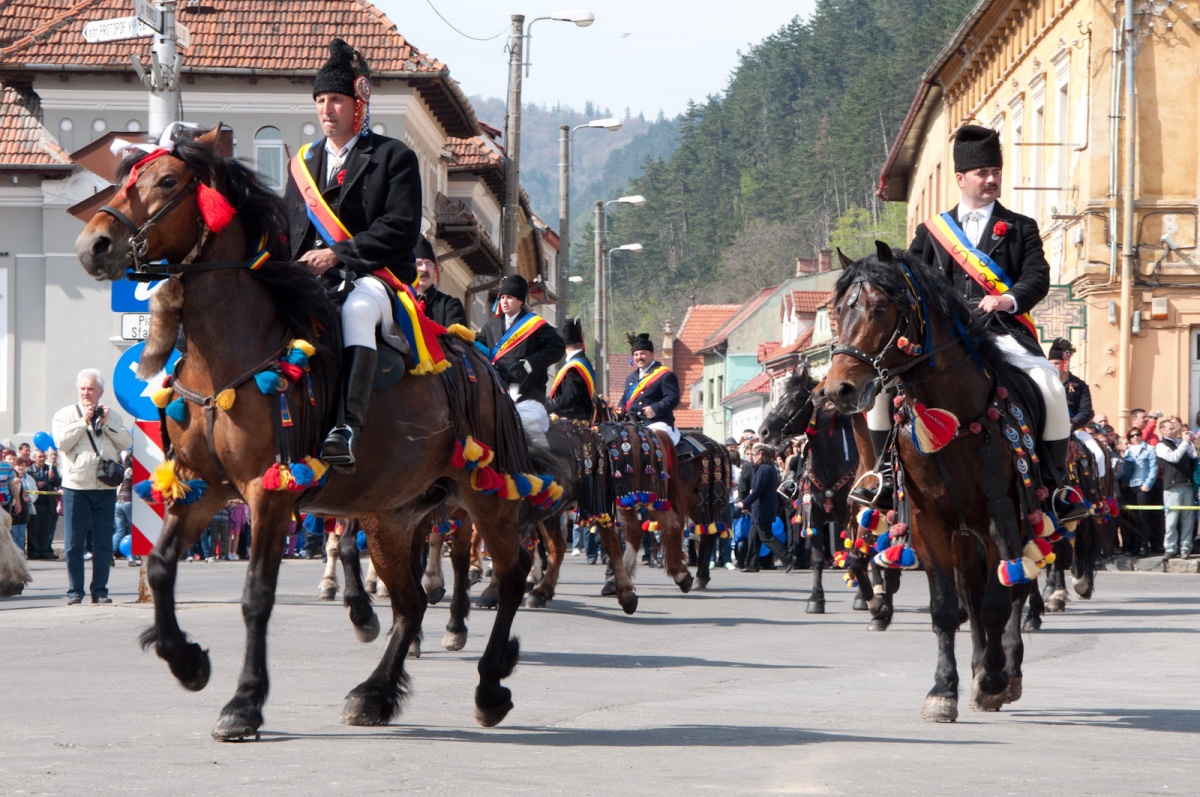 Junii Brasovului Parade