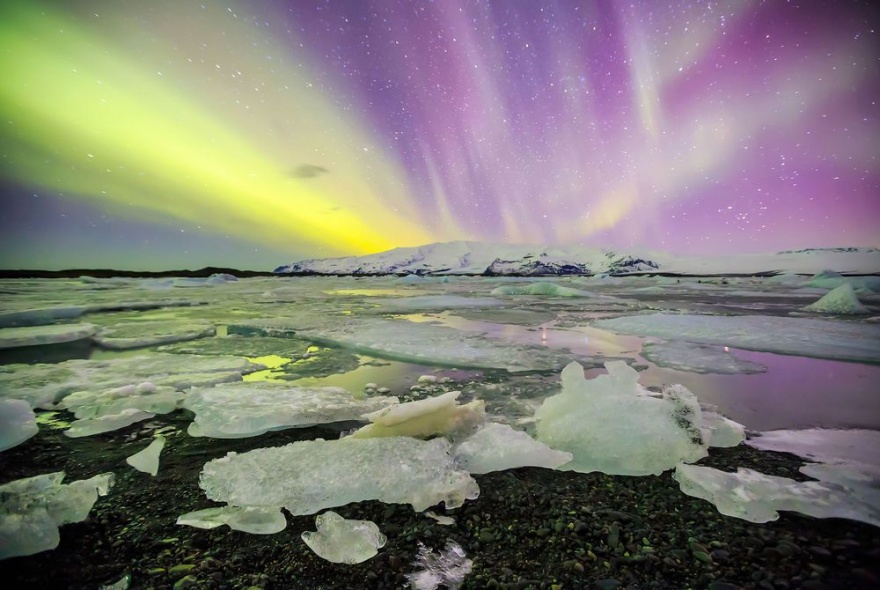 Northern_Lights_at_Jokulsarlon_Glacier_Lagoon_Iceland