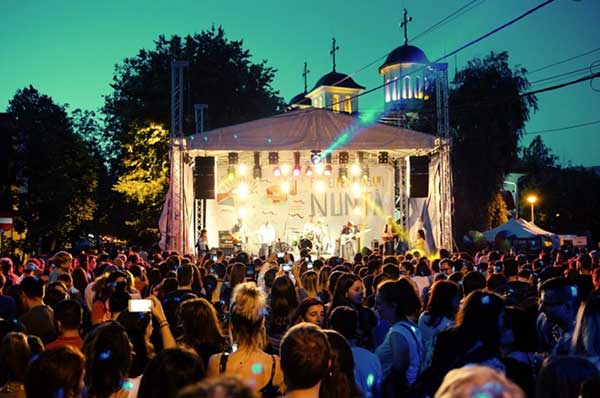 femei-pe-matasari-festival-Romania