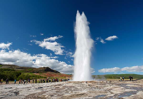 spectacular-geysers-icelad