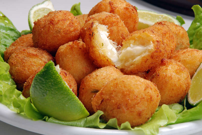 BOLINHOS-DE-BACALHAU-(FRIED-COD-CAKES)-BRAZIL