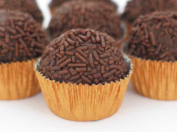 BRIGADIEROS-DA-ESCOCIA-(CHOCOLATE-TRUFFLES)-BRAZIL