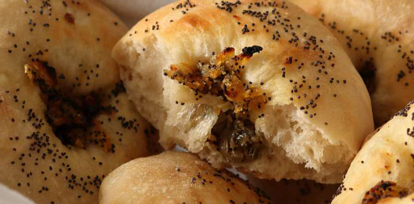 Polish-Challah-bread-with-crumble